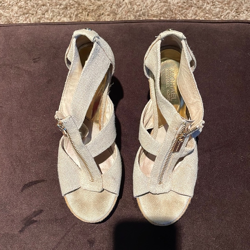 Michael KORS Damita Wedge size 8